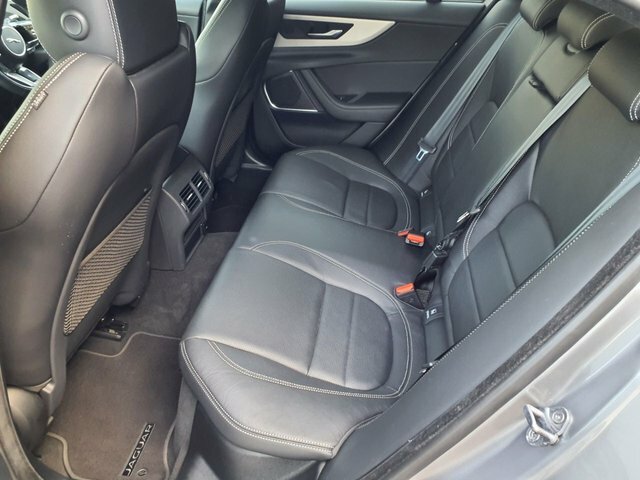 Jaguar XE 2.0 P250i R-dynamic Black Saloon E Black #5