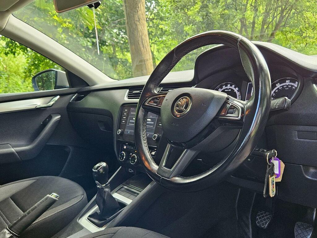 Skoda Octavia Hatchback 1.6 Tdi Scr Se Euro 6 Ss 201868 Beige #2