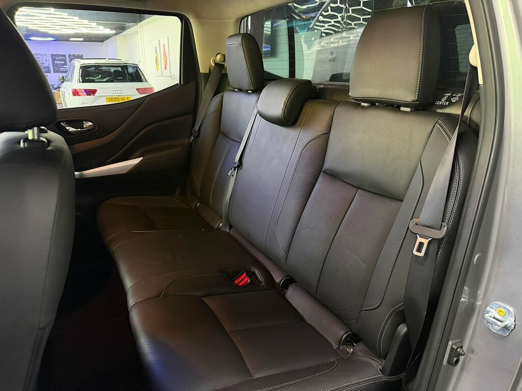 Nissan Navara 2.3 Dci Tekna 4X4 Shr Dcb 190 Bhp Black #18