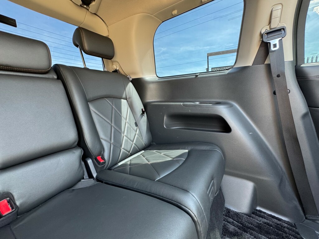 Nissan Elgrand Mpv White #34