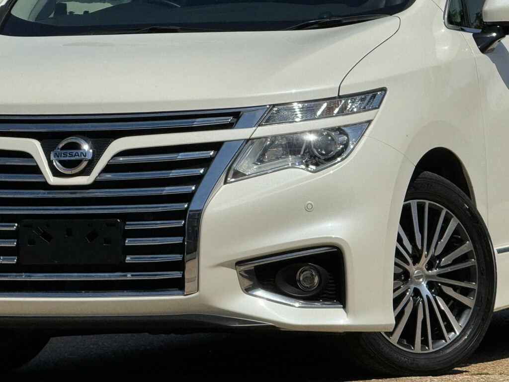 Nissan Elgrand Mpv White #78