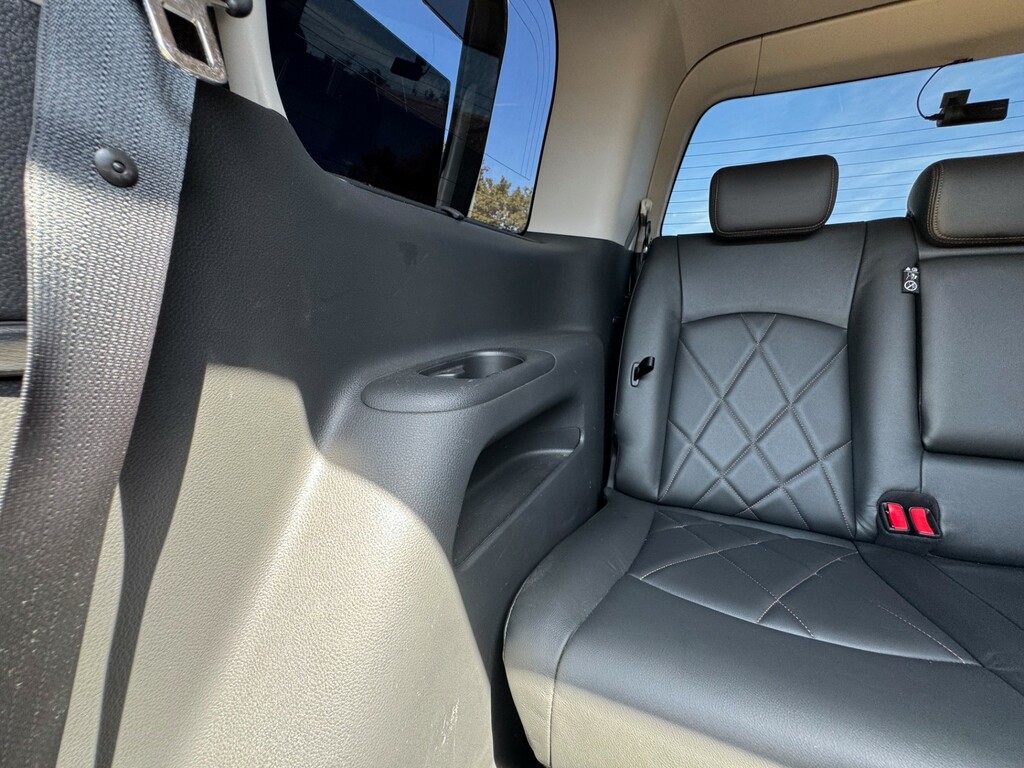 Nissan Elgrand Mpv White #35