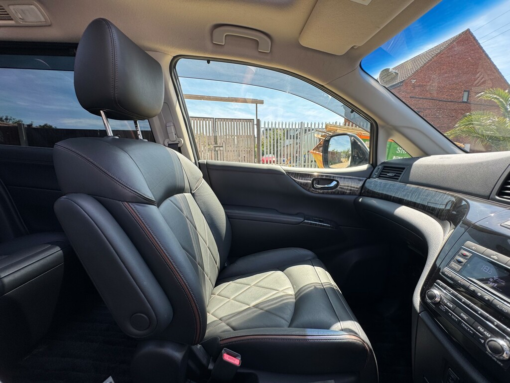 Nissan Elgrand Mpv White #14