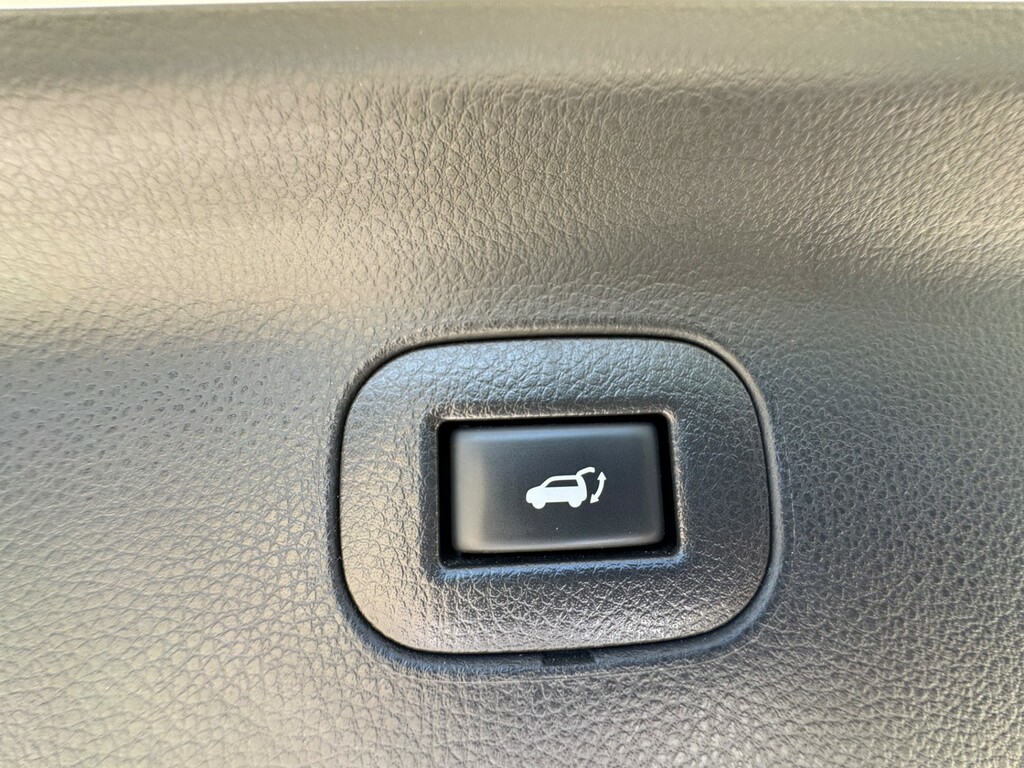 Nissan Elgrand Mpv White #73
