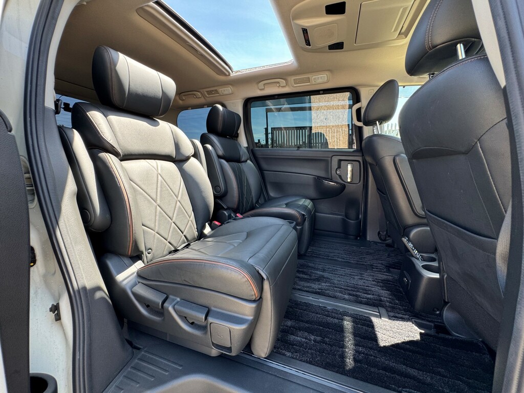 Nissan Elgrand Mpv White #29