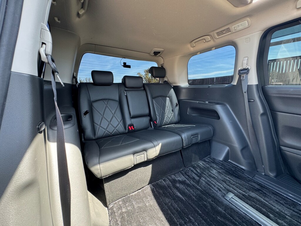 Nissan Elgrand Mpv White #32