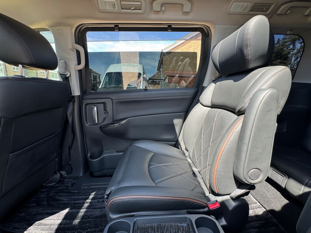 Nissan Elgrand Mpv White #26