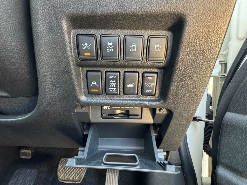 Nissan Elgrand Mpv White #63