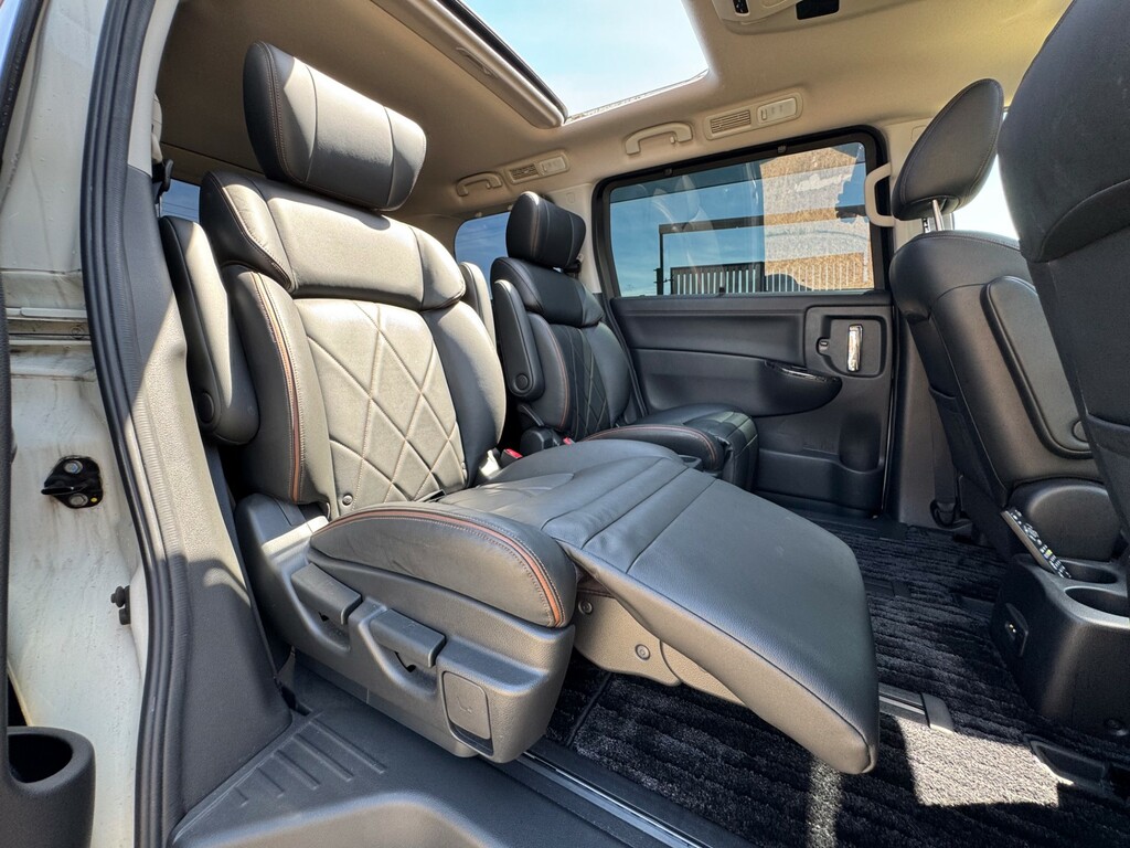 Nissan Elgrand Mpv White #30