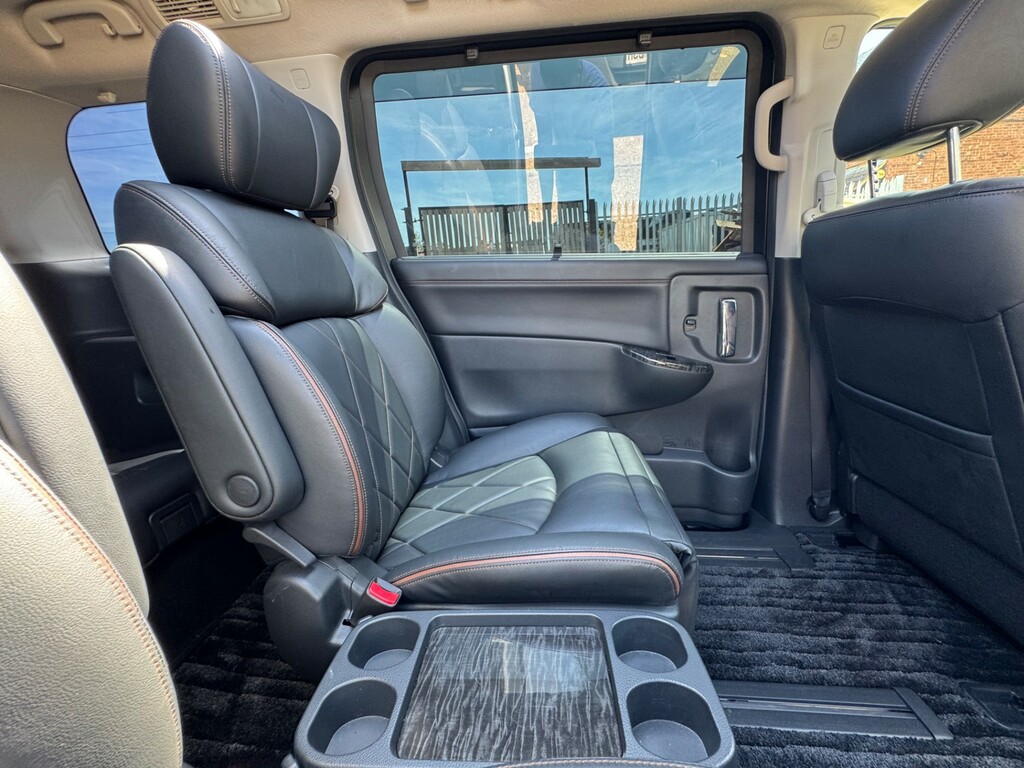 Nissan Elgrand Mpv White #31