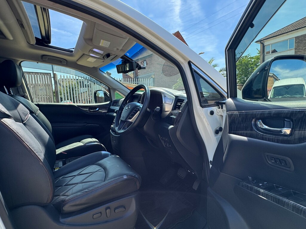 Nissan Elgrand Mpv White #10