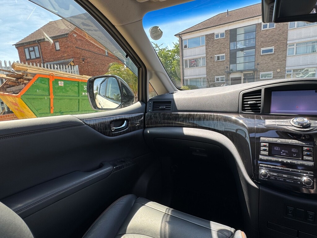 Nissan Elgrand Mpv White #44