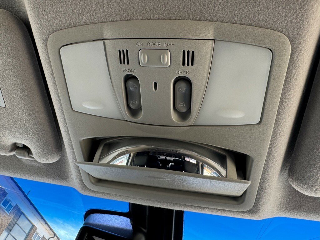 Nissan Elgrand Mpv White #61