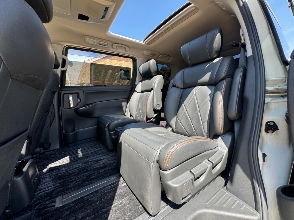 Nissan Elgrand Mpv White #24