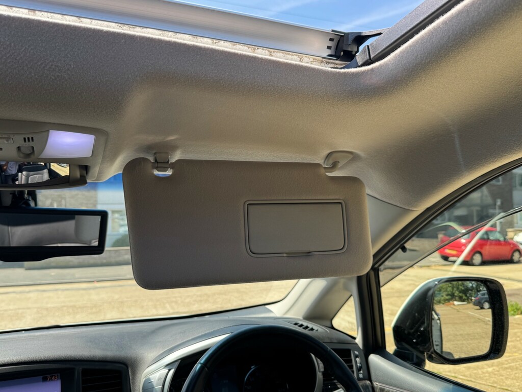 Nissan Elgrand Mpv White #60