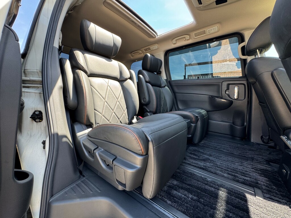 Nissan Elgrand Mpv White #28