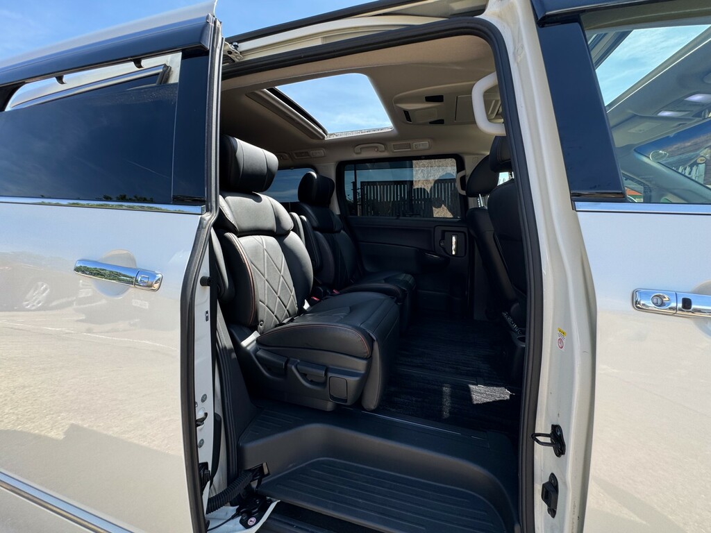 Nissan Elgrand Mpv White #27