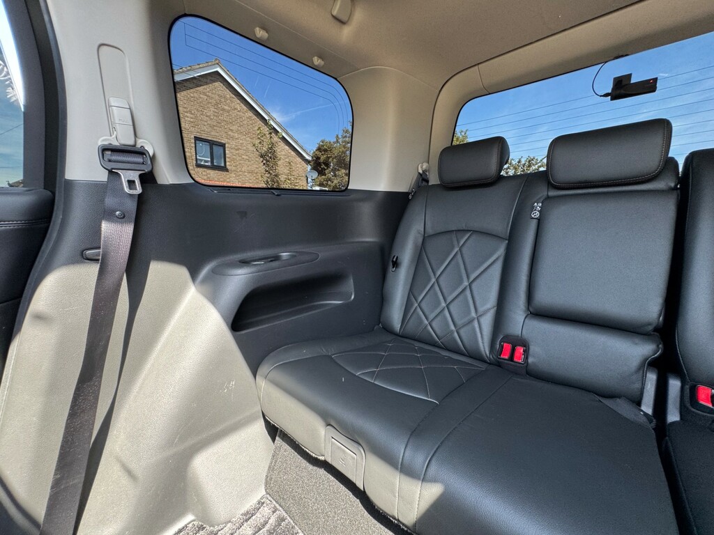 Nissan Elgrand Mpv White #38
