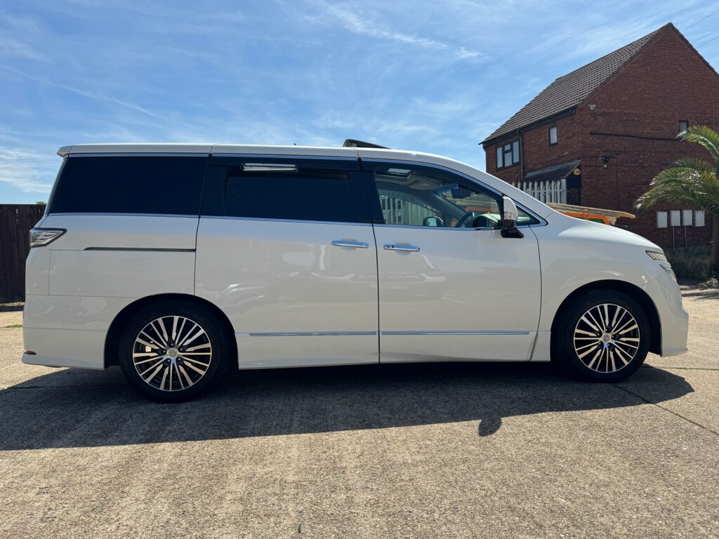 Nissan Elgrand Mpv White #7