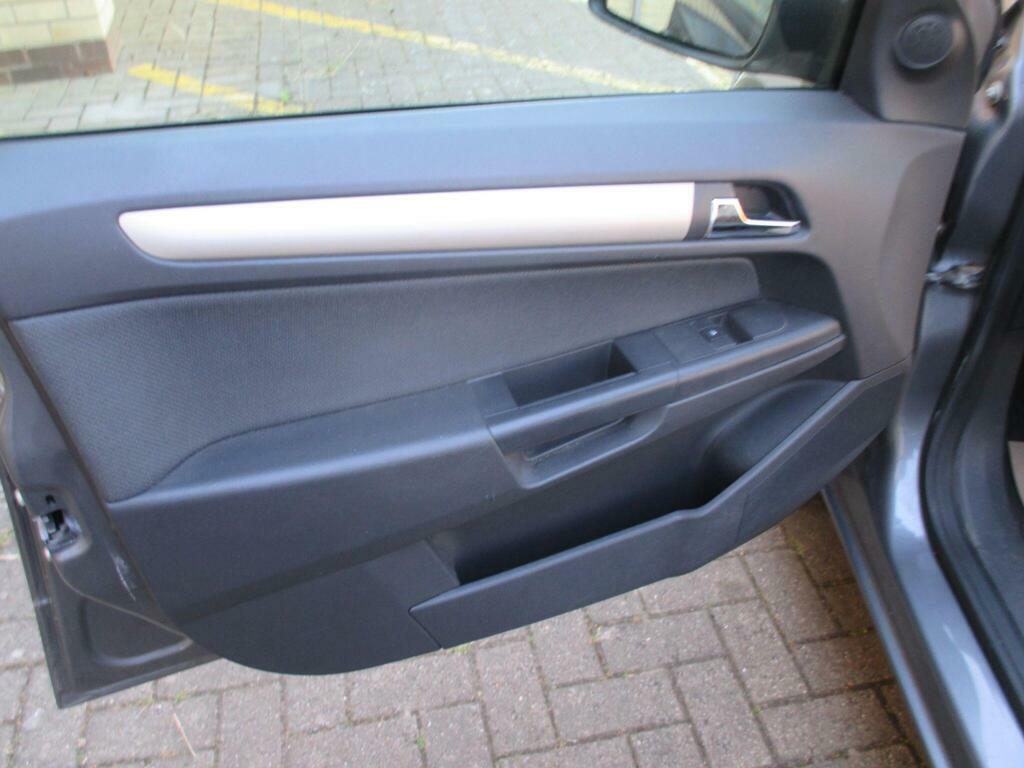 Vauxhall Astra 1.6T 16V Sri Exterior Pack Sport Hatch Black #39
