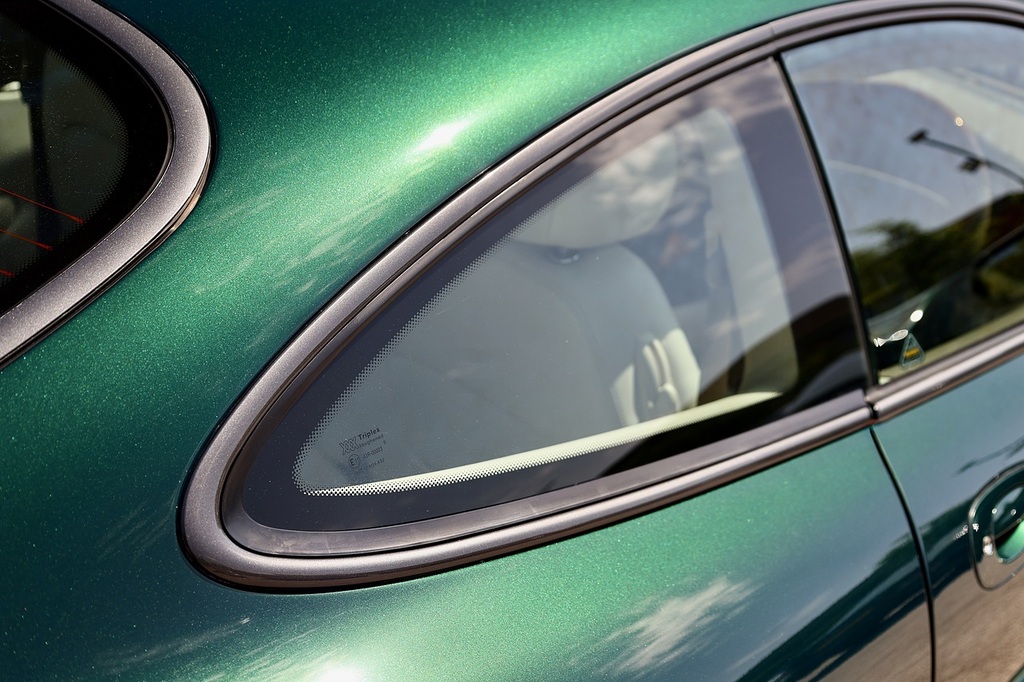 Jaguar XK8 4.2 Red #25