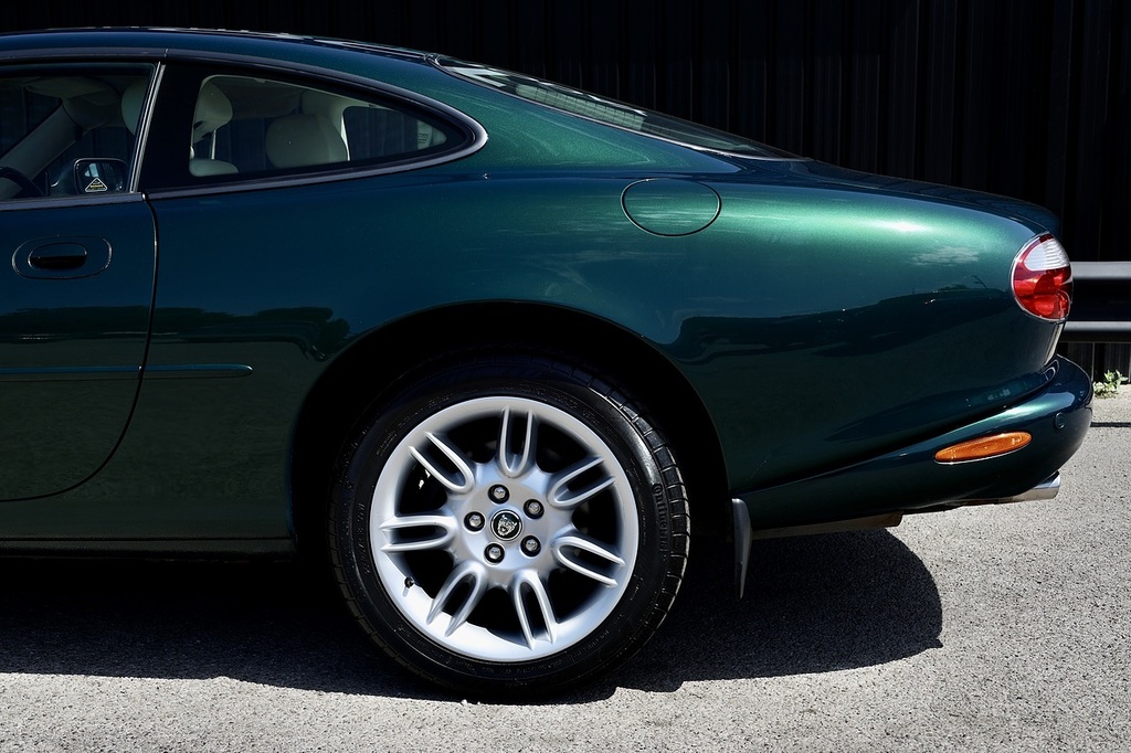 Jaguar XK8 4.2 Red #32