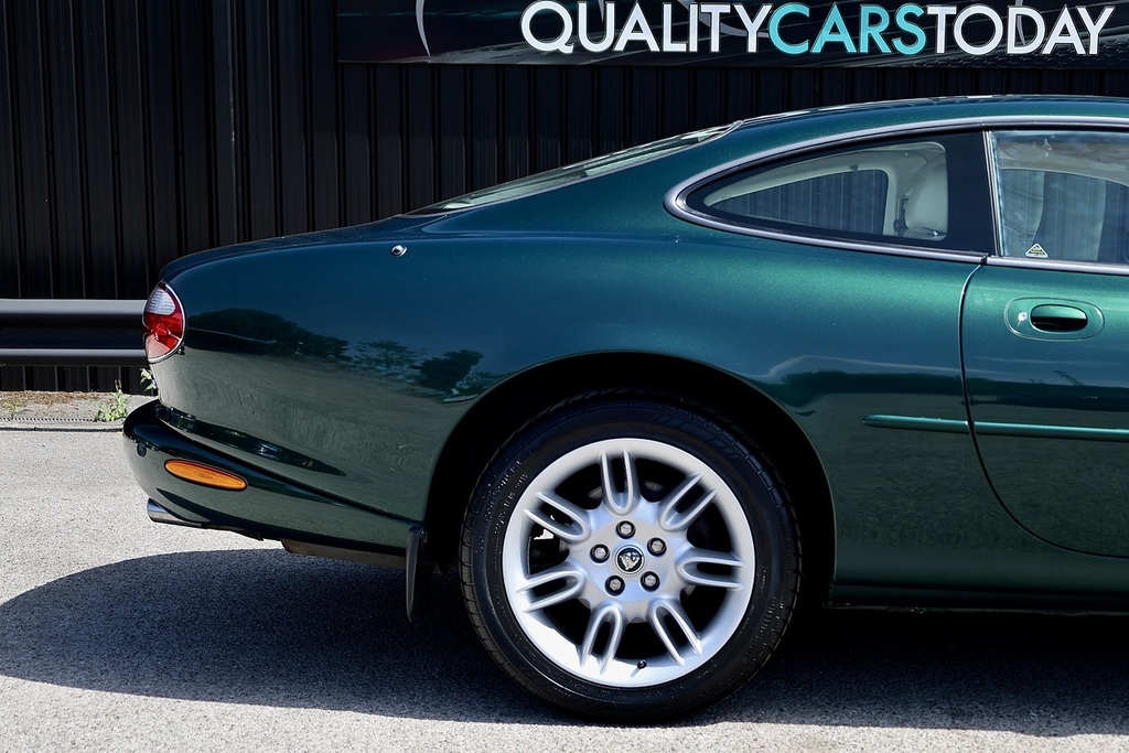 Jaguar XK8 4.2 Red #20