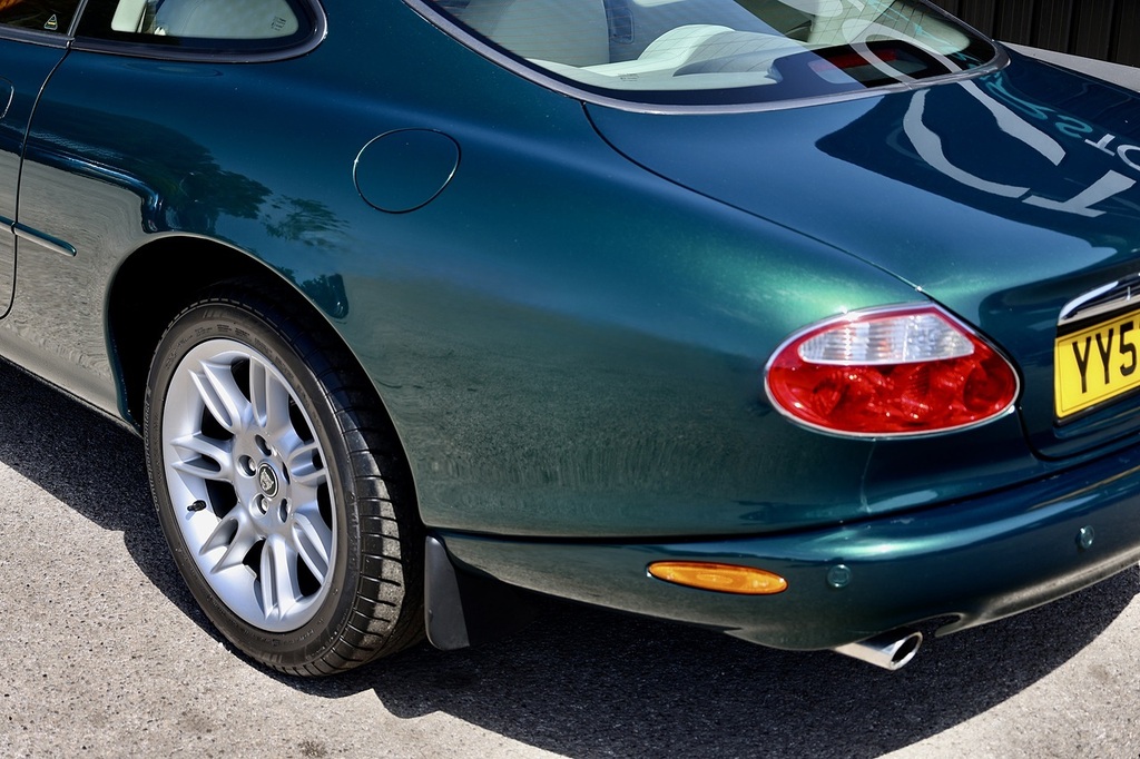Jaguar XK8 4.2 Red #33