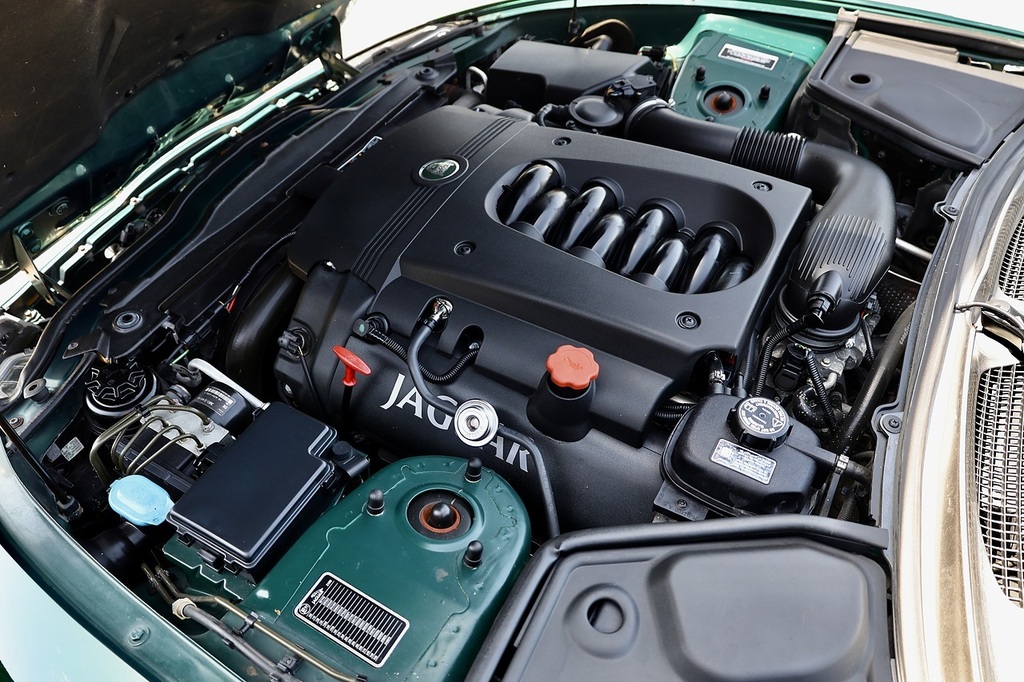 Jaguar XK8 4.2 Red #28