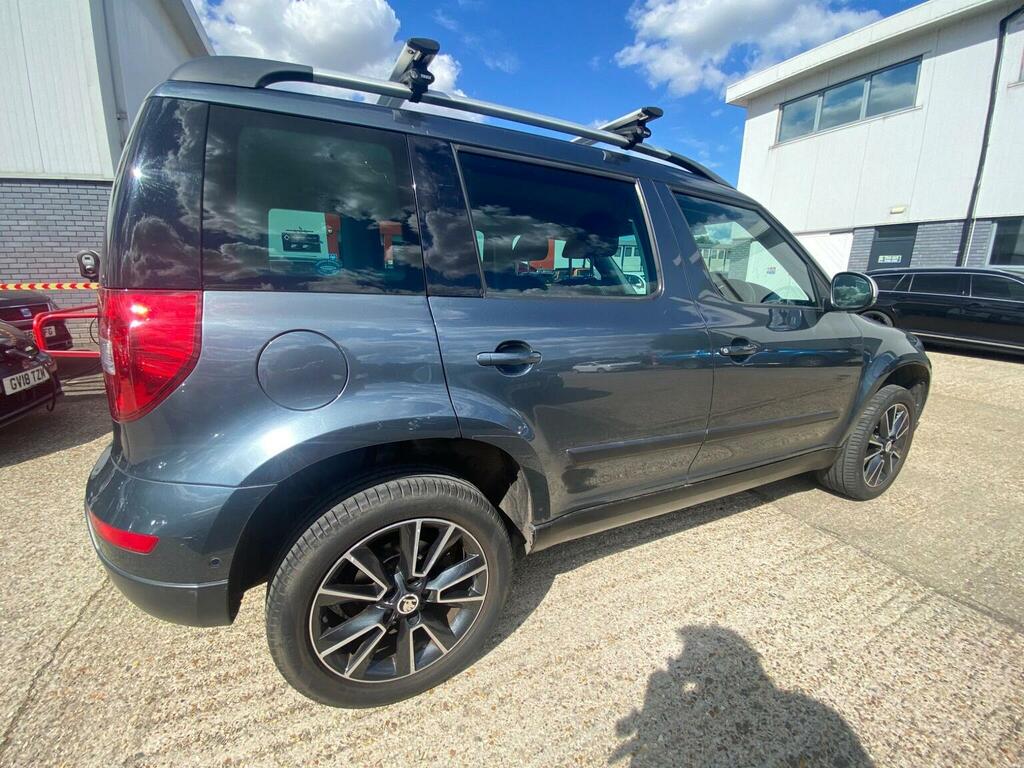 Skoda Yeti 1.2 Tsi Se L Drive Outdoor Dsg Euro 6 Ss Grey #3