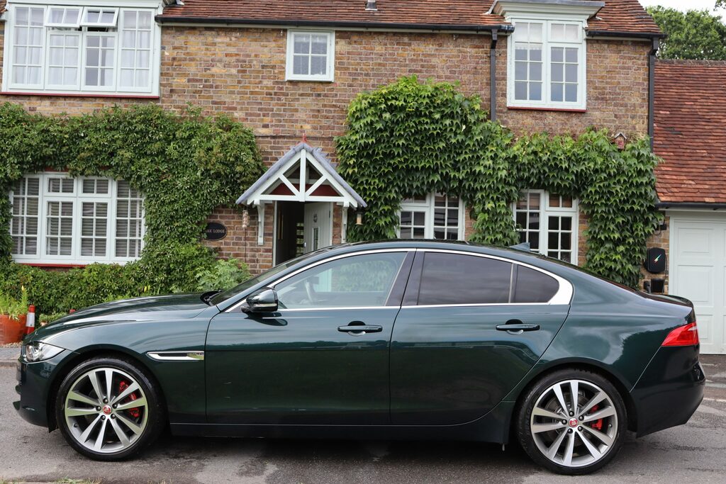 Jaguar XE 2.0I Portfolio Saloon Green #4
