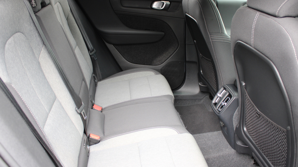 Volvo XC40 B3 P Plus Dark Low Tax, Park Camera, Heated Sea YM73JSY #6
