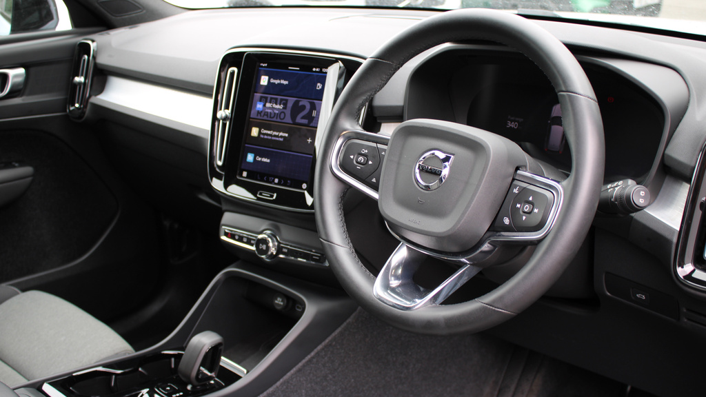 Volvo XC40 B3 P Plus Dark Low Tax, Park Camera, Heated Sea YM73JSY #4