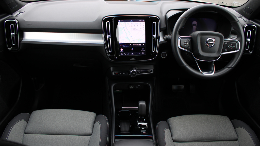 Volvo XC40 B3 P Plus Dark Park Camera, Heated Seats, Apple YJ23ZFX  #5