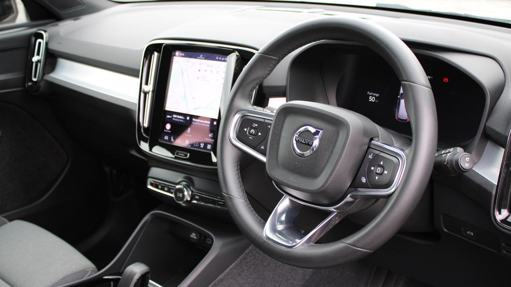 Volvo XC40 B3 P Plus Dark Park Camera, Heated Seats, Apple YJ23ZFX  #4