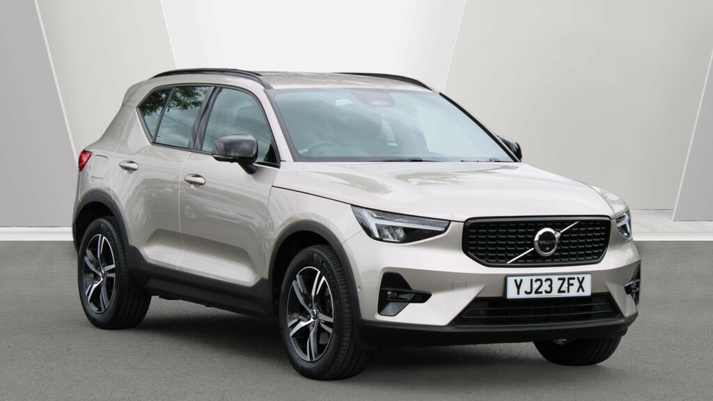 Volvo XC40 B3 P Plus Dark Park Camera, Heated Seats, Apple
