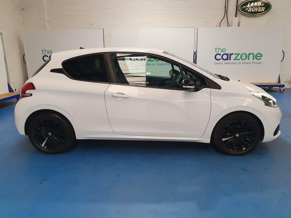 Peugeot 208 Hatchback ASZ8917 #2