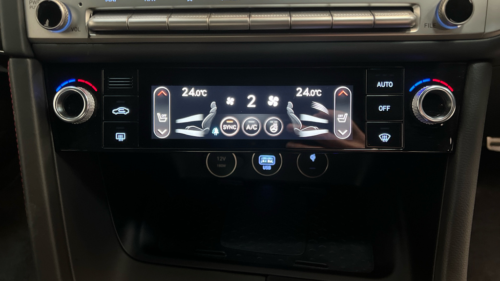 Genesis G70 2.0T Sport Shooting Brake Euro 6 Black #31