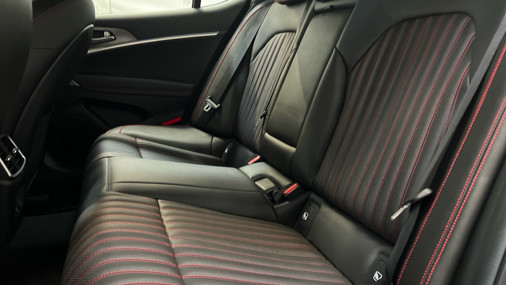 Genesis G70 2.0T Sport Shooting Brake Euro 6 Black #15