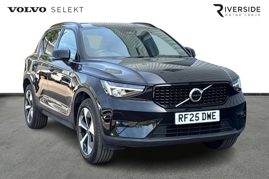 Volvo XC40 Plus, B3 Mild Hybrid, Dark Black
