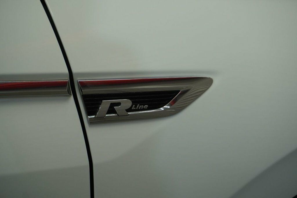 Volkswagen Tiguan 2L R-line Tech XRZ8619 White #5