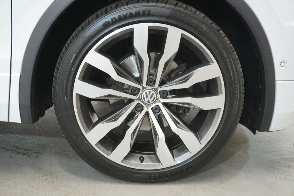 Volkswagen Tiguan 2L R-line Tech XRZ8619 White #3