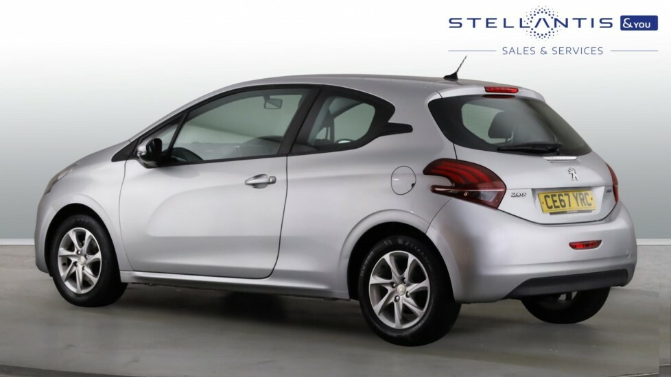 Peugeot 208 1.2 Puretech Active Hatchback Eu  #3