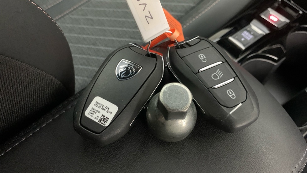 Peugeot 2008 1.2 Puretech 130 Allure Eat8 Blue #42