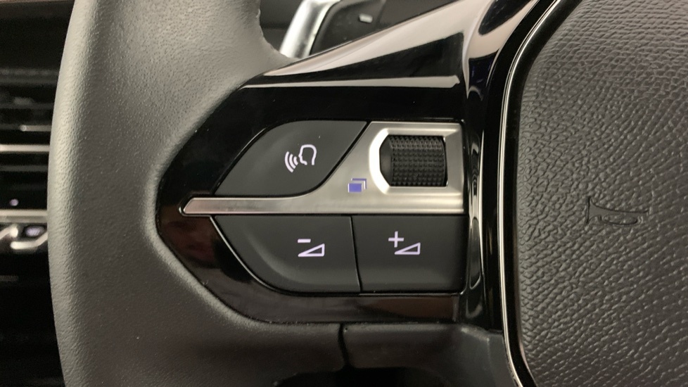 Peugeot 2008 1.2 Puretech 130 Allure Eat8 Blue #18