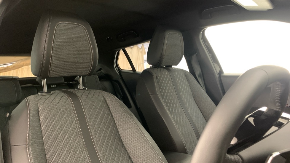 Peugeot 2008 1.2 Puretech 130 Allure Eat8 Blue #40