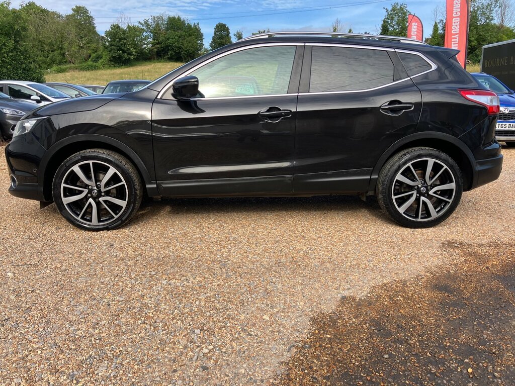 Nissan Qashqai 1.2 Tekna. Family Suv. High Spec. Leather. Sat Nav LV66YRW Black #5