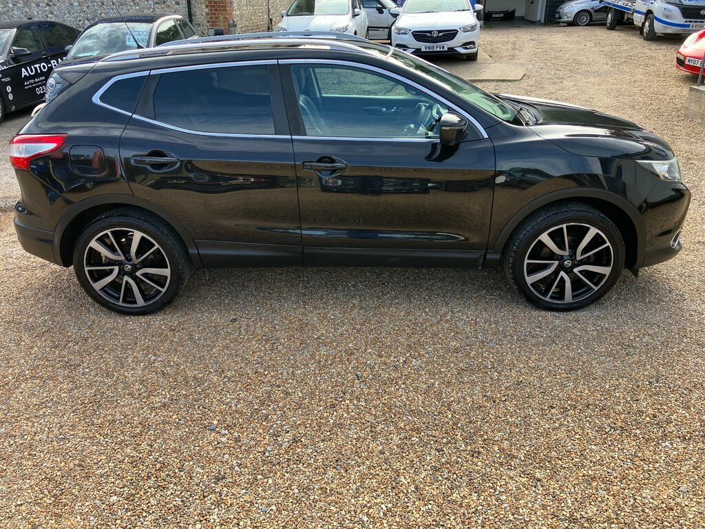 Nissan Qashqai 1.2 Tekna. Family Suv. High Spec. Leather. Sat Nav LV66YRW Black #6