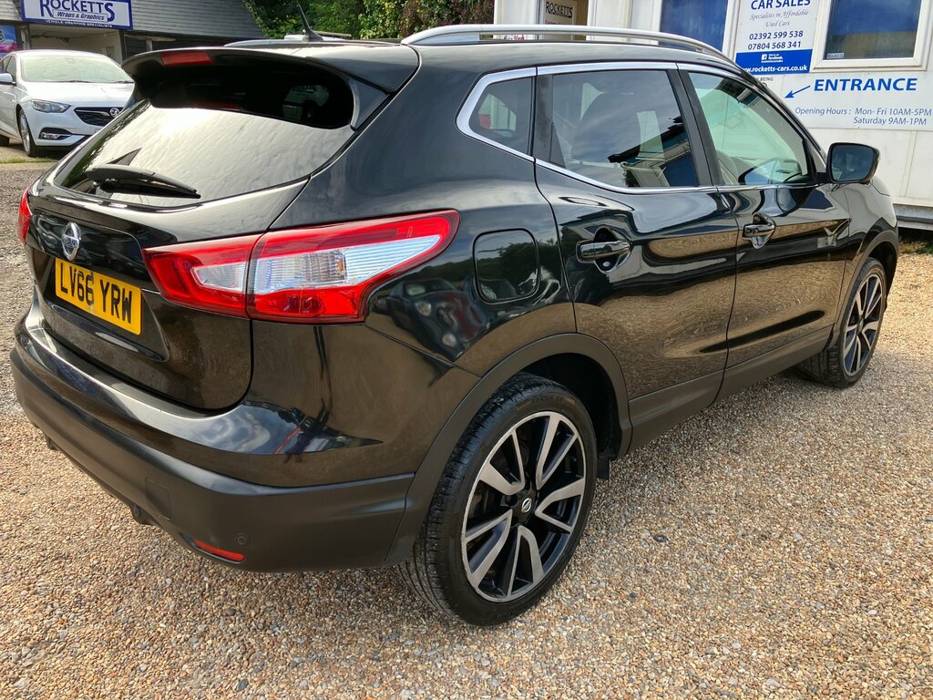 Nissan Qashqai 1.2 Tekna. Family Suv. High Spec. Leather. Sat Nav LV66YRW Black #4