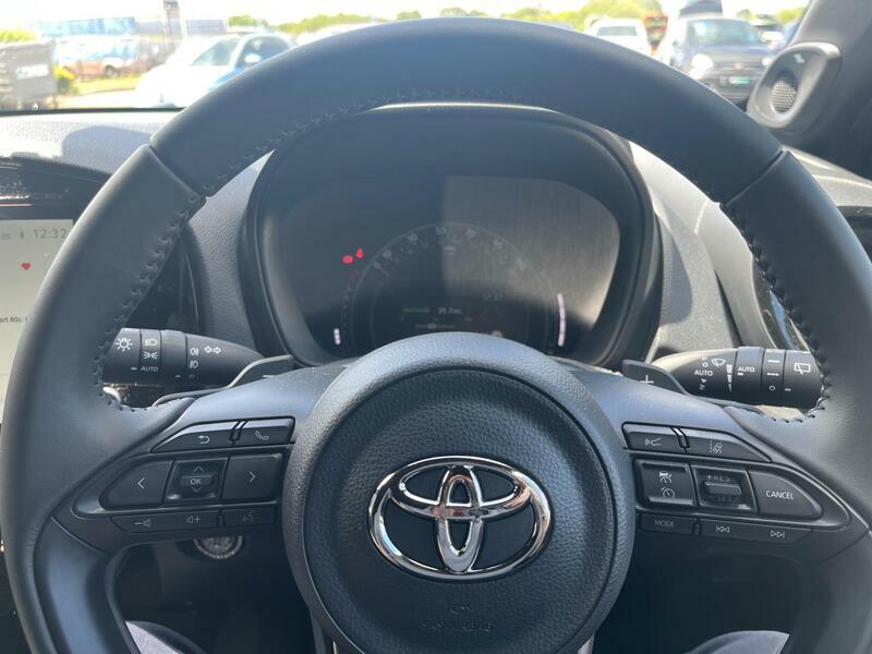 Toyota Aygo X 1.0 Vvt-i Edge Black #11